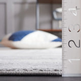 Safavieh Saylor 100 4'-0" x 6'-0" Rug in Grey / Ivory