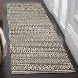 Safavieh Montauk 2'-3" x 10'-0" Rug in Ivory / Black