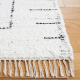 Safavieh Casablanca 4'-0" x 6'-0" Rug in Ivory / Black