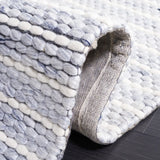 Safavieh Marbella 4'-0" x 6'-0" Rug in Blue / Ivory