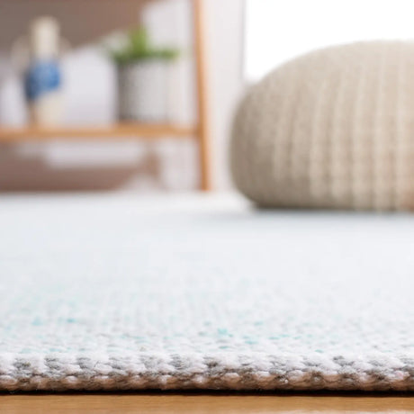 Safavieh Montauk 4'-0" x 6'-0" Rug in Turquoise / Grey