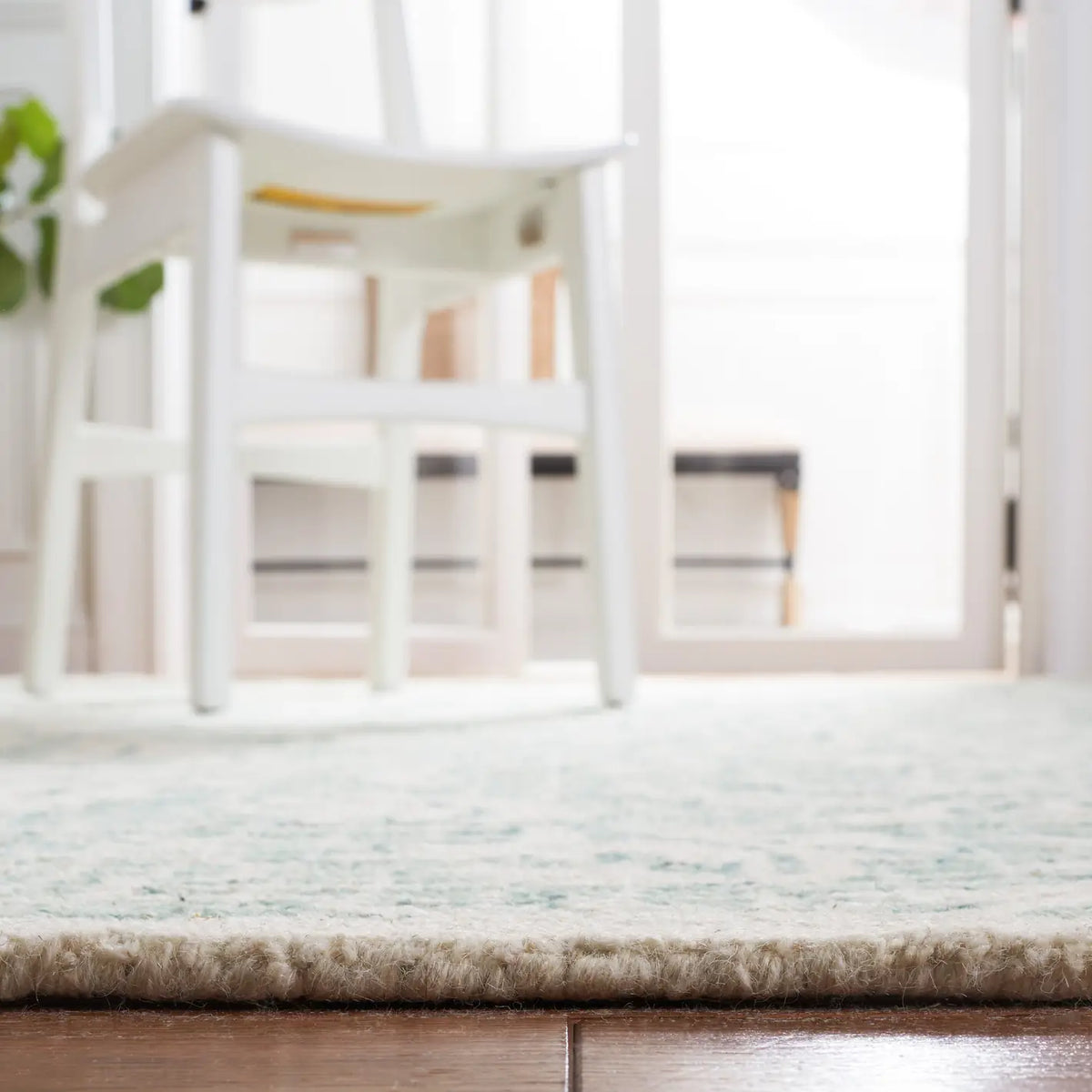 Safavieh Micro-Loop 4'-0" x 6'-0" Rug in Grey / Ivory