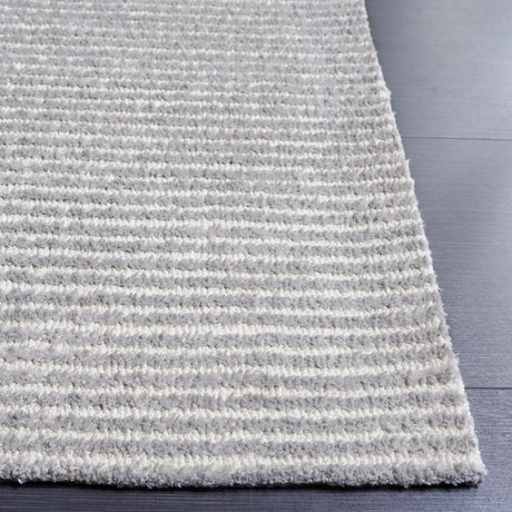 Safavieh Audrey 4'-0" x 6'-0" Rug in Ivory / Grey