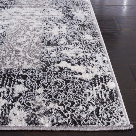 Safavieh Amelia 4'-5" x 6'-5" Rug in Grey / Charcoal