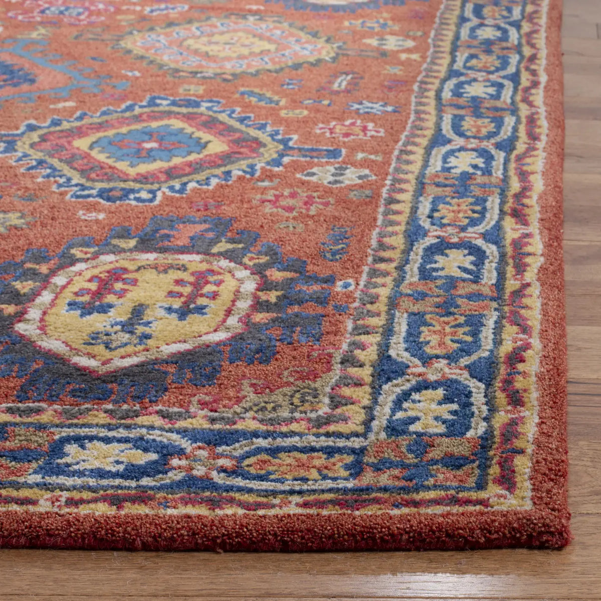 Safavieh Heritage 4'-0" x 6'-0" Rug in Rust / Navy