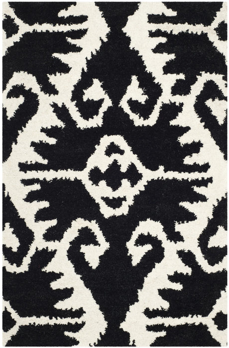 Safavieh Wyndham 2'-6" x 4'-0" Rug in Black / Ivory
