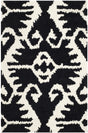 Safavieh Wyndham 2'-6" x 4'-0" Rug in Black / Ivory