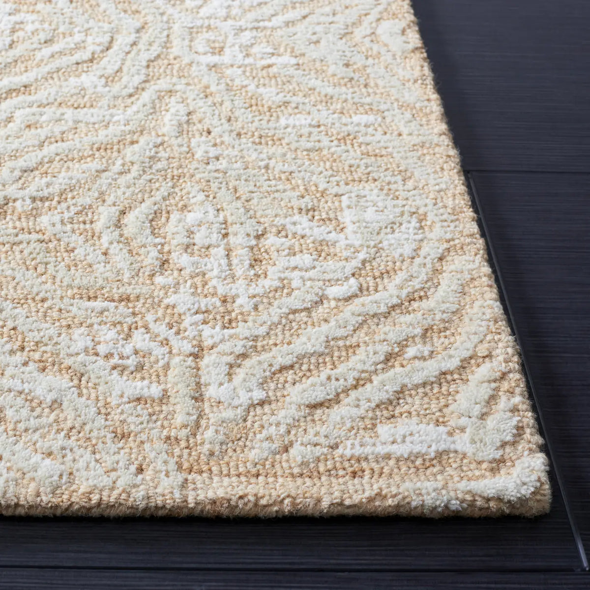 Safavieh Metro 4'-0" x 6'-0" Rug in Gold / Ivory