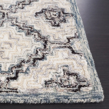Safavieh Soho 4'-0" x 6'-0" Rug in Grey / Ivory