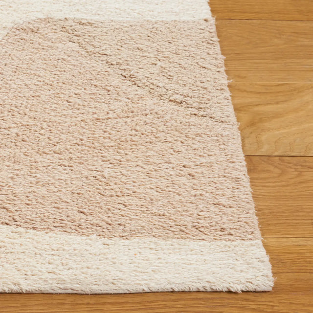 Safavieh Easy Care 4'-0" x 6'-0" Rug in Beige / Ivory