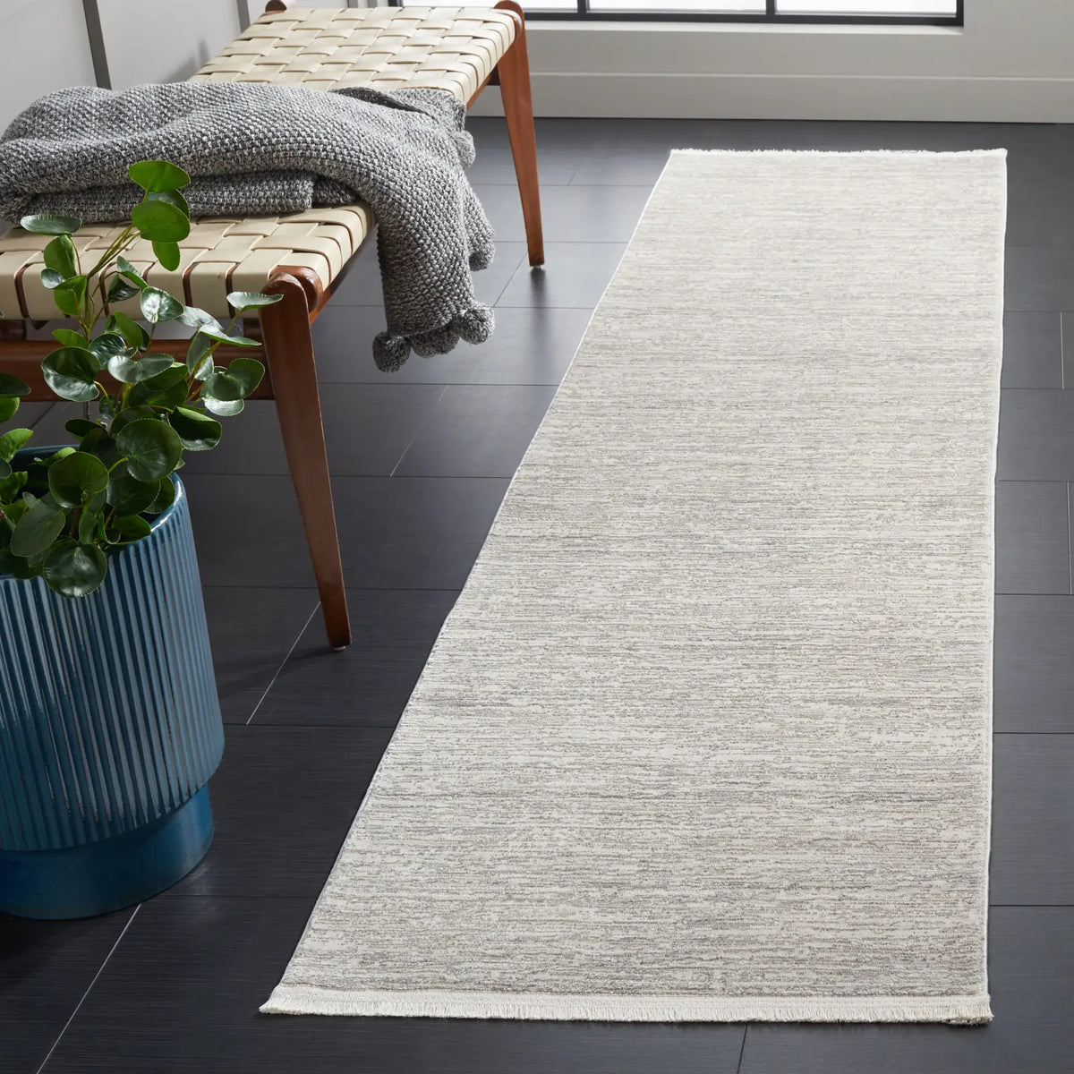 Safavieh Diamond 2'-2" x 8'-0" Rug in Beige / Grey