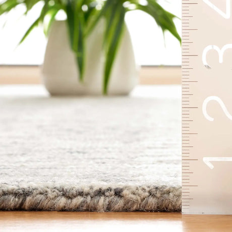 Safavieh Abstract 4'-0" x 6'-0" Rug in Grey / Ivory