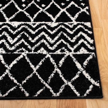 Safavieh Tulum 4'-0" x 6'-0" Rug in Black / Ivory