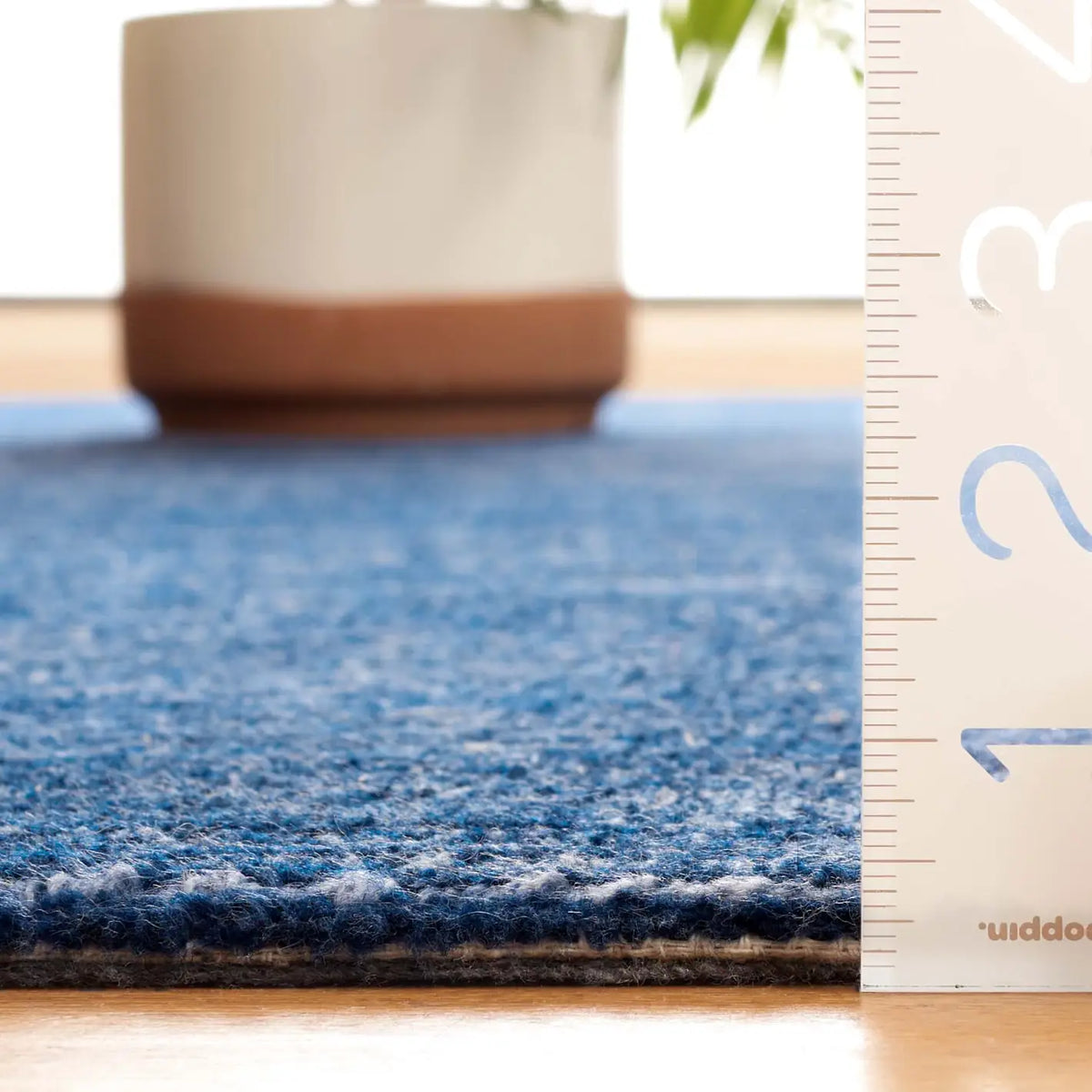 Safavieh Mirage 4'-0" x 6'-0" Rug in Blue