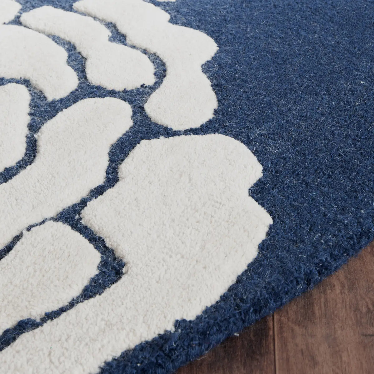 Safavieh Cambridge 6'-0" x 6'-0" Rug in Navy / Ivory