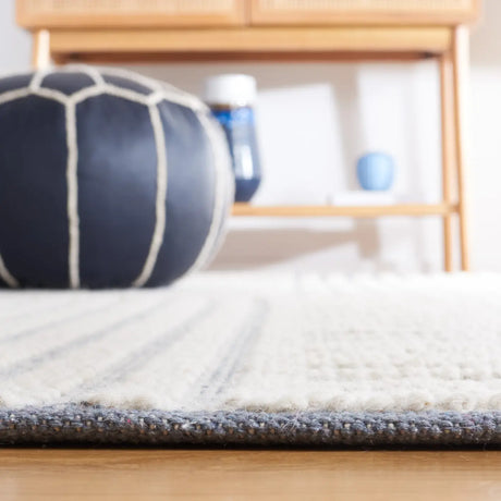 Safavieh Natura 4'-0" x 6'-0" Rug in Ivory / Grey