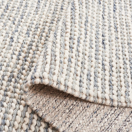 Safavieh Natura 4'-0" x 6'-0" Rug in Blue / Ivory