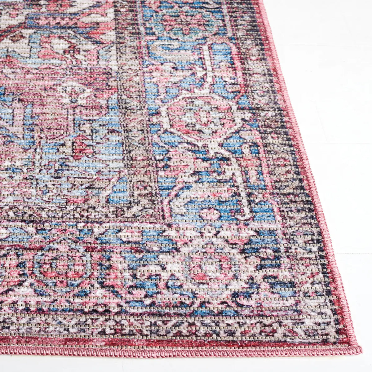 Safavieh Serapi 4'-0" x 6'-0" Rug in Blue / Rust