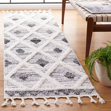 Safavieh Moroccan Tassel Shag 2'-3" x 8'-0" Rug in Grey / Ivory