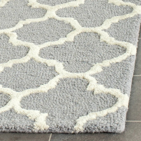 Safavieh Cambridge 2'-6" x 10'-0" Rug in Silver / Ivory