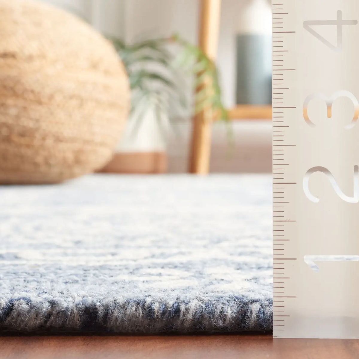 Safavieh Micro-Loop 5'-0" x 8'-0" Rug in Blue / Ivory