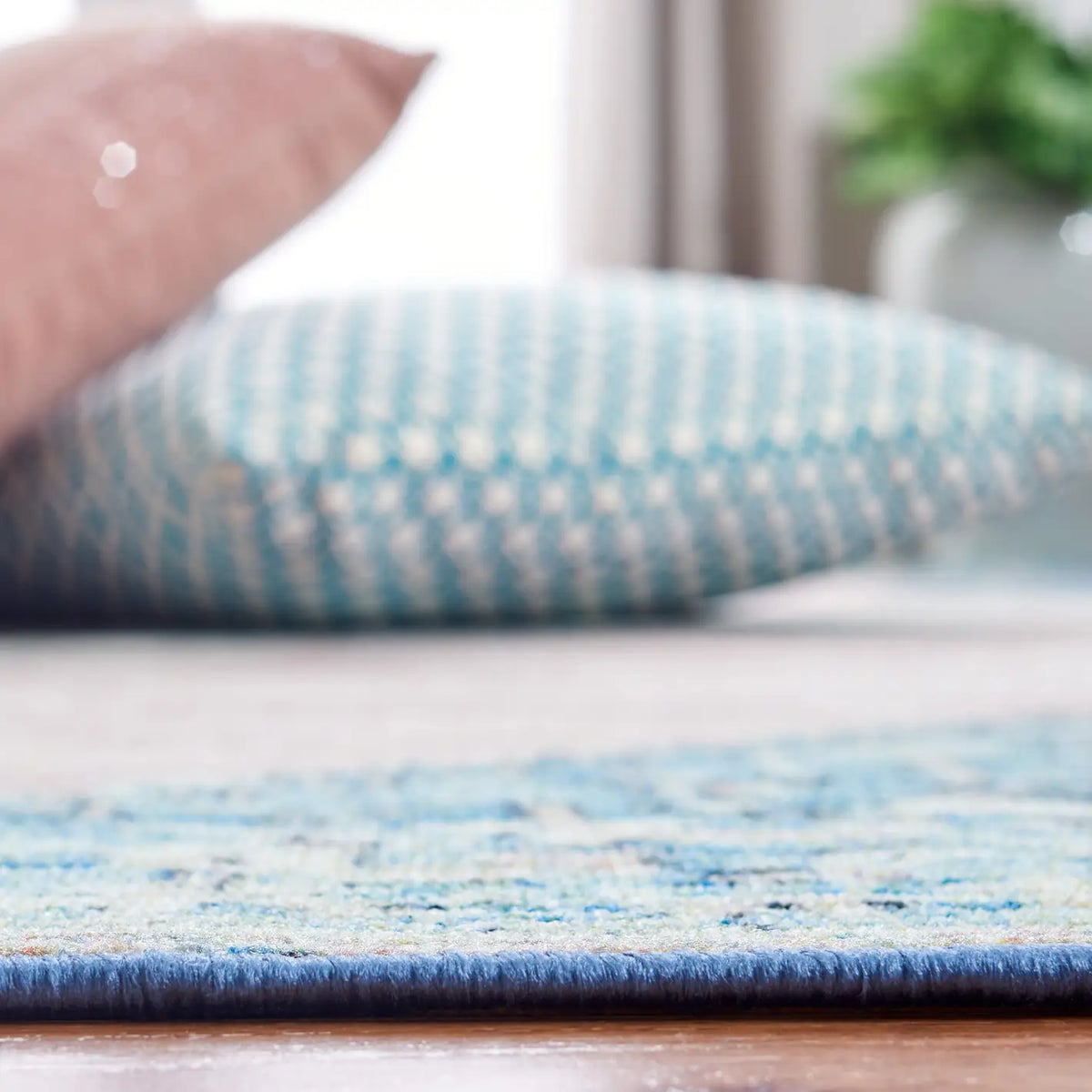 Safavieh Journey 4'-4" x 6'-0" Rug in Blue / Pink