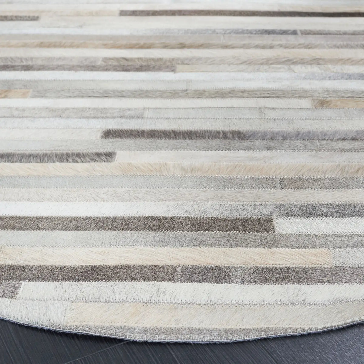 Safavieh Studio Leather 6'-0" x 6'-0" Rug in Ivory / Grey