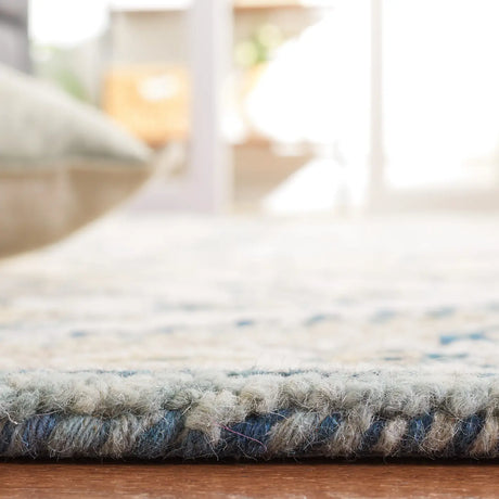 Safavieh Aspen 4'-0" x 6'-0" Rug in Grey / Ivory