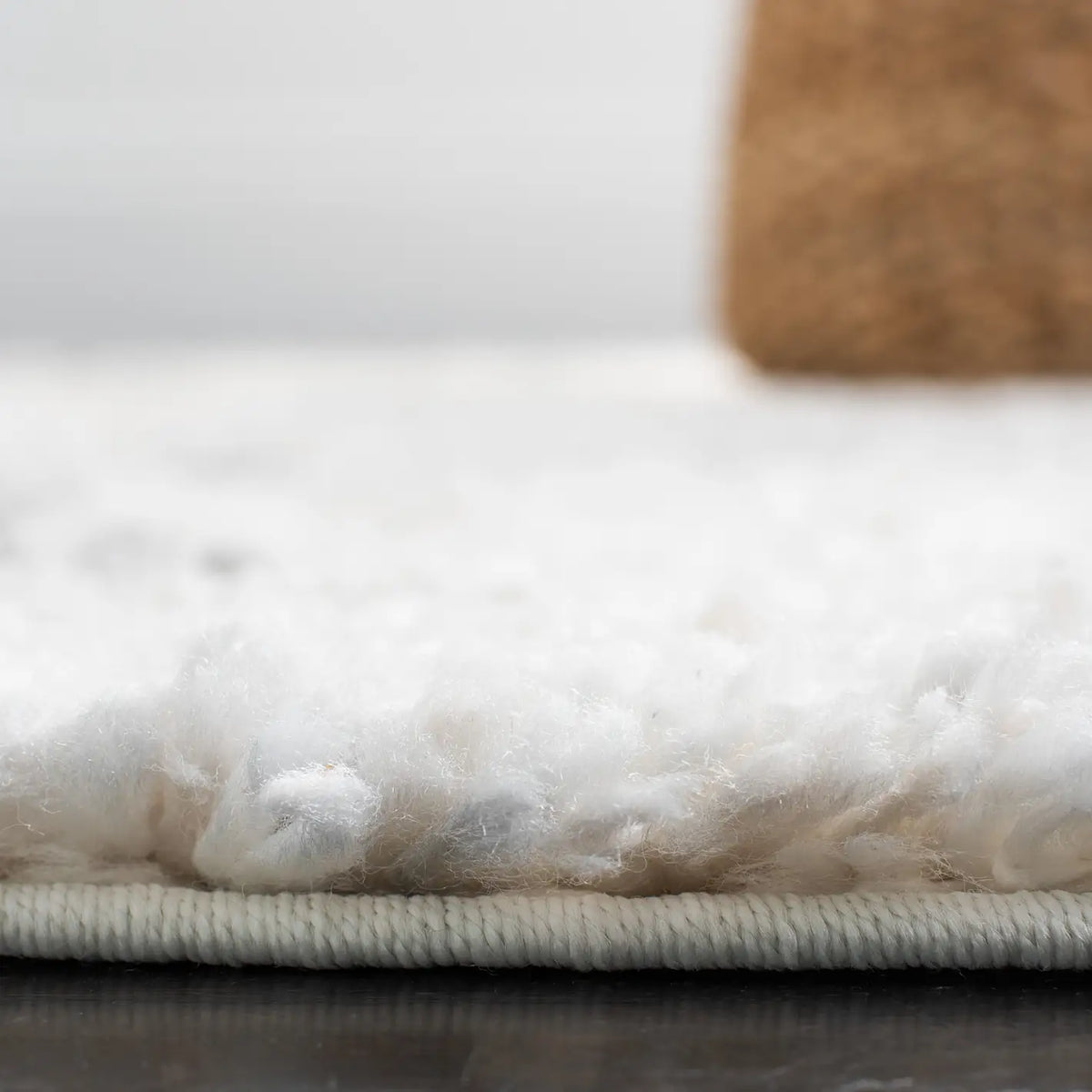 Safavieh Berber Shag 4'-5" x 6'-5" Rug in Ivory / Grey