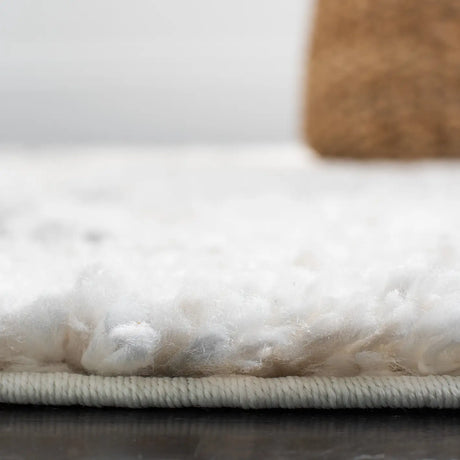 Safavieh Berber Shag 4'-5" x 6'-5" Rug in Ivory / Grey