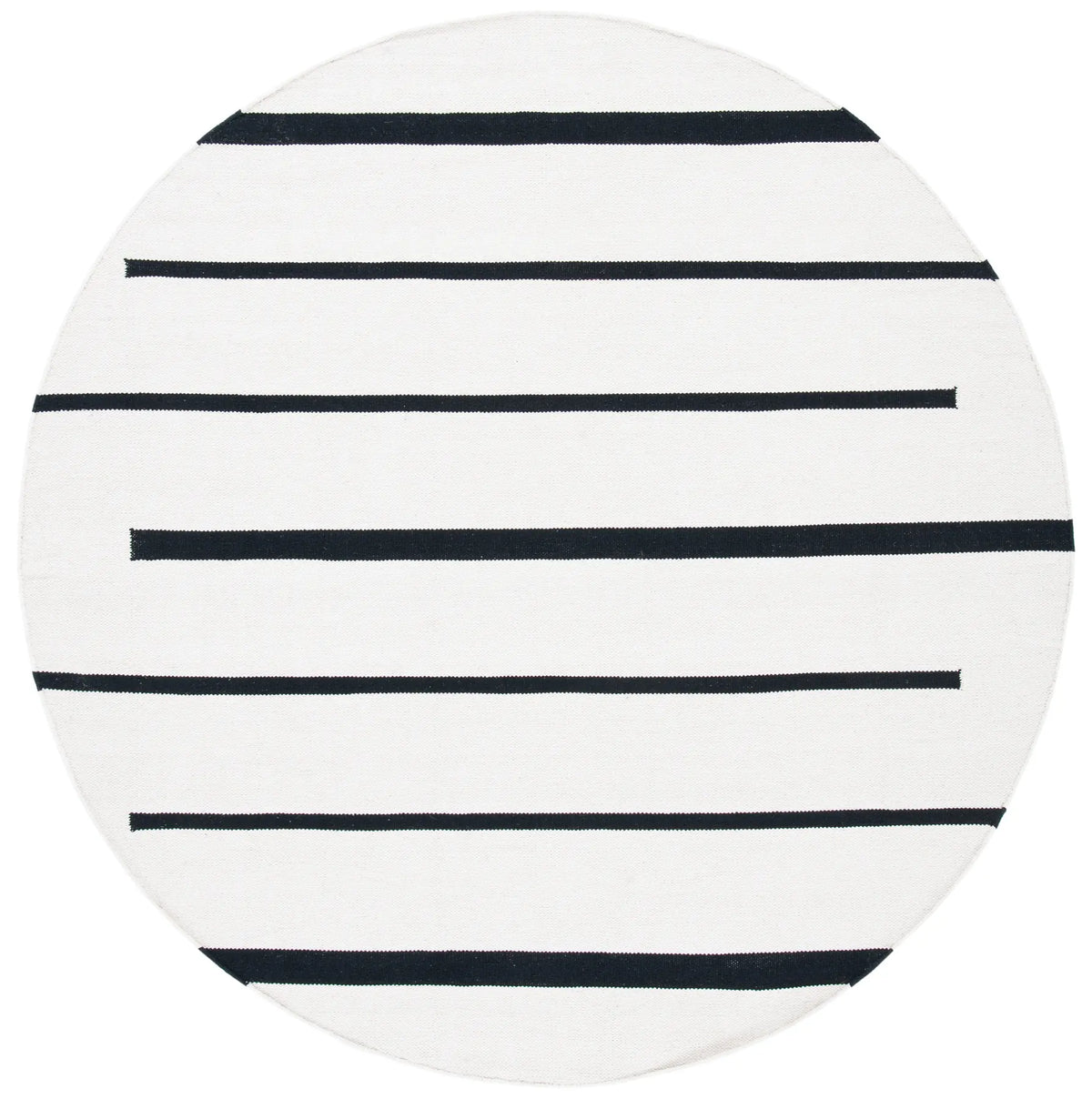 Safavieh Montauk 6'-0" x 6'-0" Rug in Ivory / Black