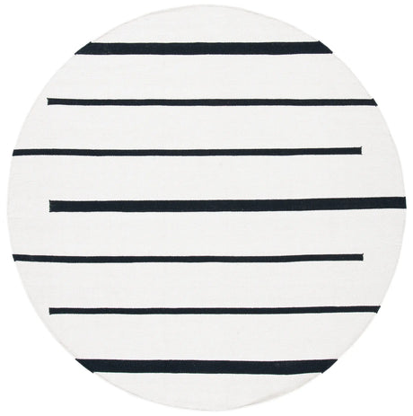 Safavieh Montauk 6'-0" x 6'-0" Rug in Ivory / Black