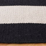 Safavieh Montauk 6'-0" x 6'-0" Rug in Black / Ivory