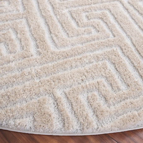 Safavieh Tahoe Shag 6'-7" x 6'-7" Rug in Beige