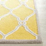 Safavieh Cambridge 2'-6" x 8'-0" Rug in Gold / Ivory