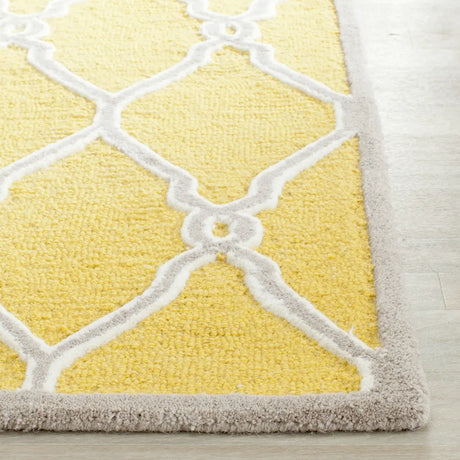 Safavieh Cambridge 2'-6" x 8'-0" Rug in Gold / Ivory
