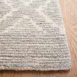 Safavieh Casablanca 4'-0" x 6'-0" Rug in Beige / Grey