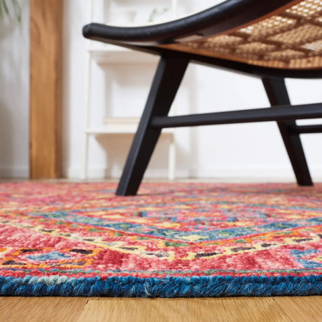Safavieh Aspen 4'-0" x 6'-0" Rug in Red / Blue