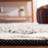 Safavieh Natura 4'-0" x 6'-0" Rug in Black / Ivory