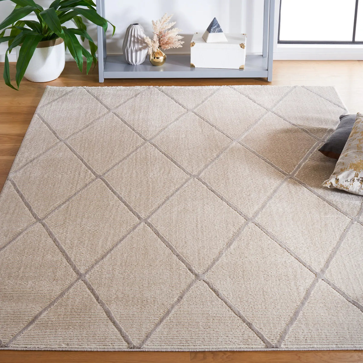 Safavieh Revive 4'-0" x 6'-0" Rug in Beige