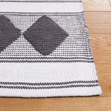Safavieh Montauk 4'-0" x 6'-0" Rug in Dark Grey / Ivory