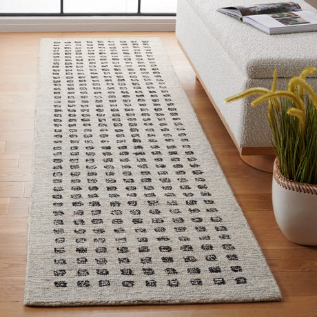 Safavieh Ebony 2'-3" x 9'-0" Rug in Beige / Black