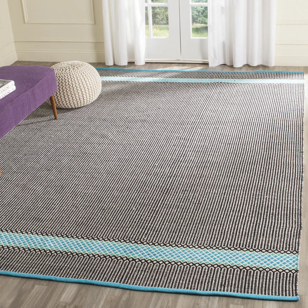 Safavieh Montauk 6'-0" x 9'-0" Rug in Turquoise / Multi