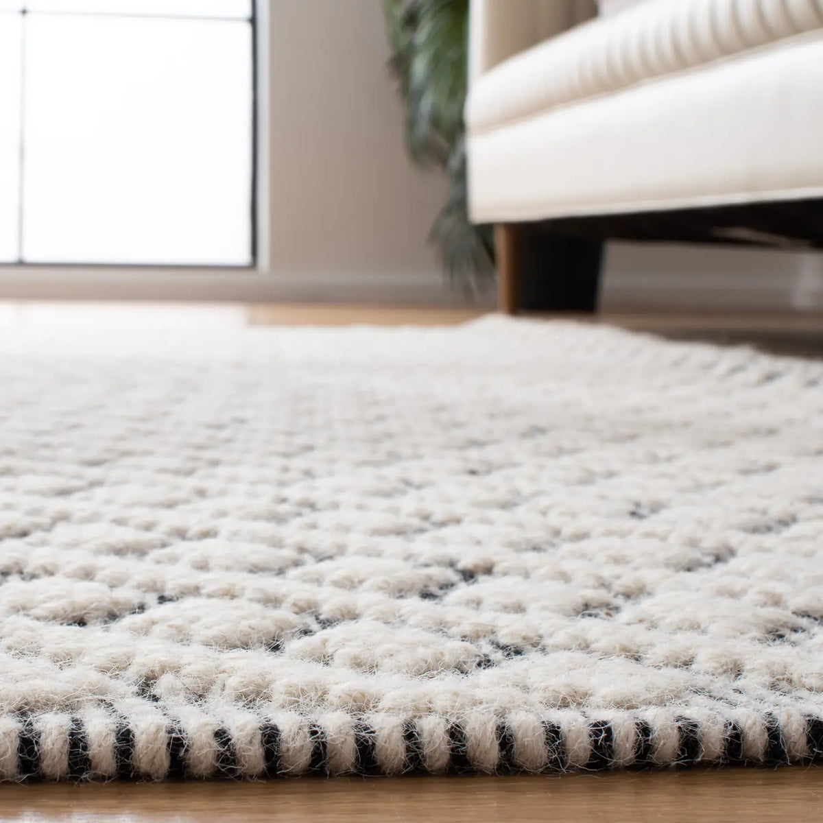 Safavieh Natura 6'-0" x 9'-0" Rug in Ivory / Black
