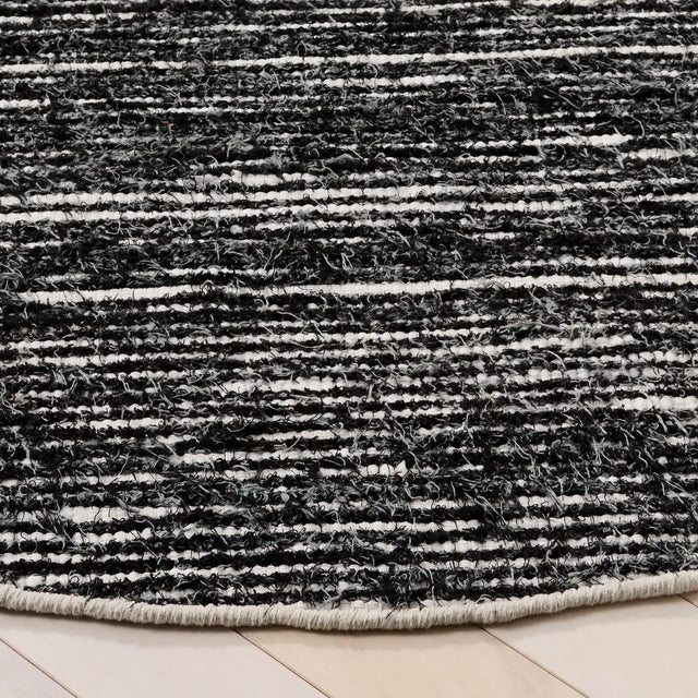 Safavieh Cape Cod 6'-0" x 6'-0" Rug in Grey / Black