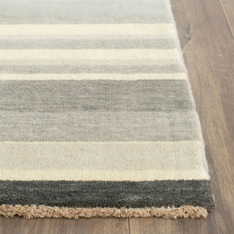 Safavieh Tibetan 4'-0" x 6'-0" Rug in Grey / Multi