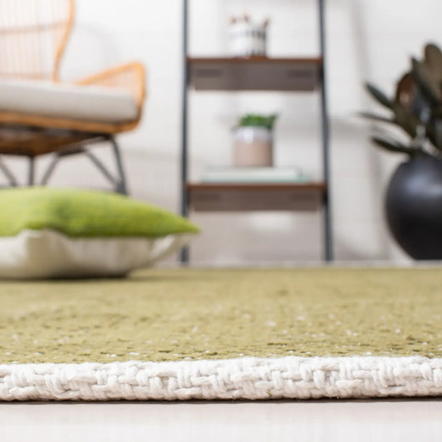 Safavieh Boston 4'-0" x 6'-0" Rug in Olive