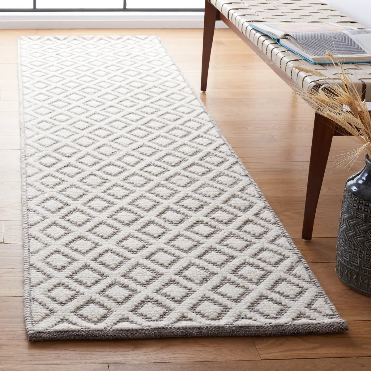 Safavieh Vermont 2'-3" x 8'-0" Rug in Ivory / Brown