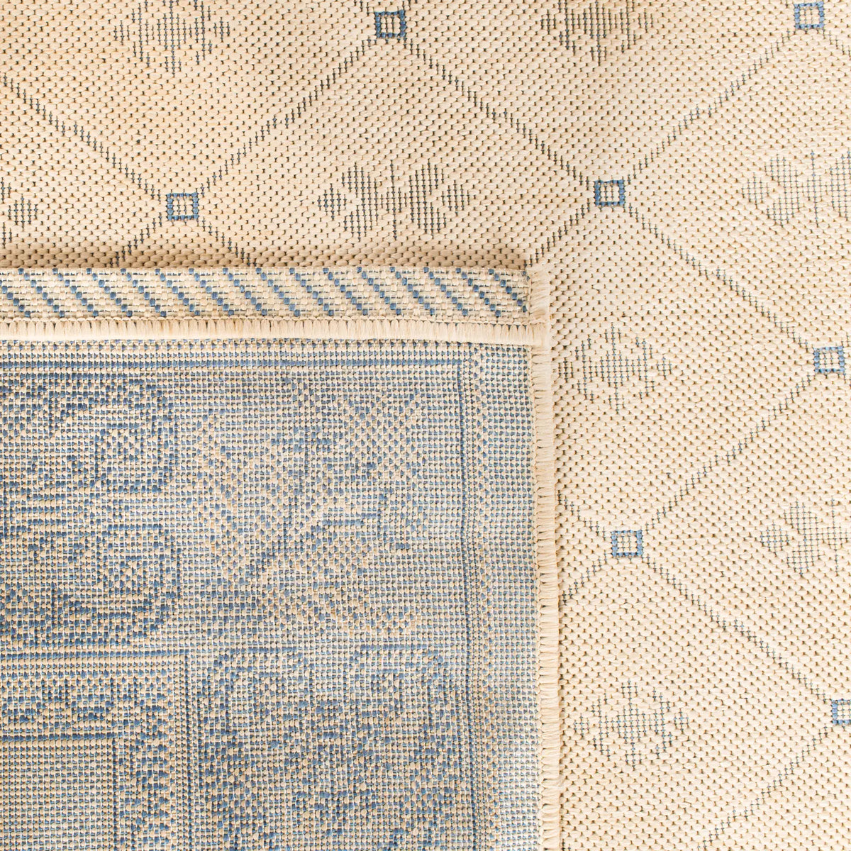 Safavieh Courtyard 4'-0" x 5'-7" Rug in Natural / Blue