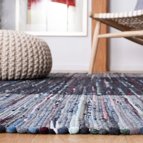 Safavieh Rag Rug 4'-0" x 6'-0" Rug in Grey / Black
